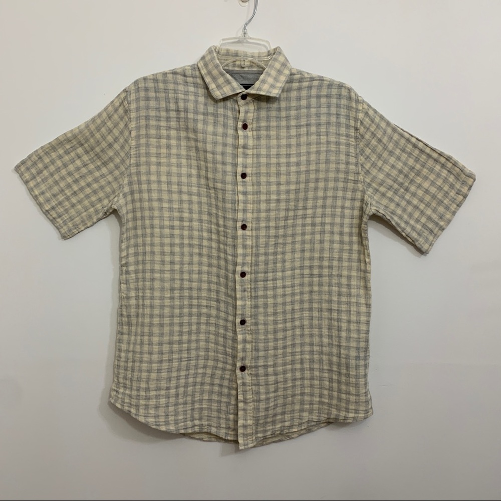 Men’s ivory button front short sleeve shirt is in like new condition. Size Large